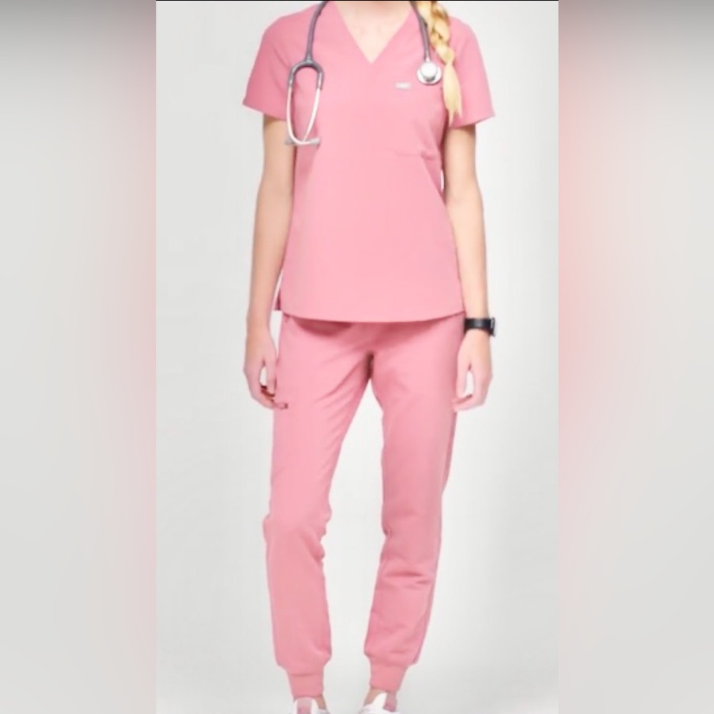 🛑 SOLD 🛑 Figs Limited Edition Chalk Pink Scrub Set